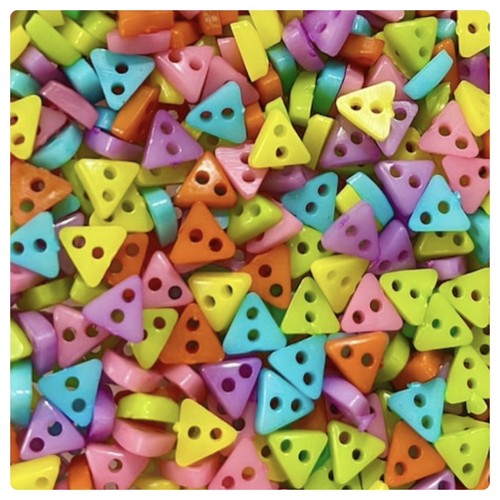 50, 100 or 200 6mm Triangle buttons GROUP A 2 hole doll 6mm triangle GROUP A - Picture 2 of 7