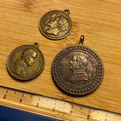 2x Papal Pendants & 1 Napoleon Wedding: c14.8g Porous, c7.57g, c3.4g (ref #22) - Picture 2 of 5