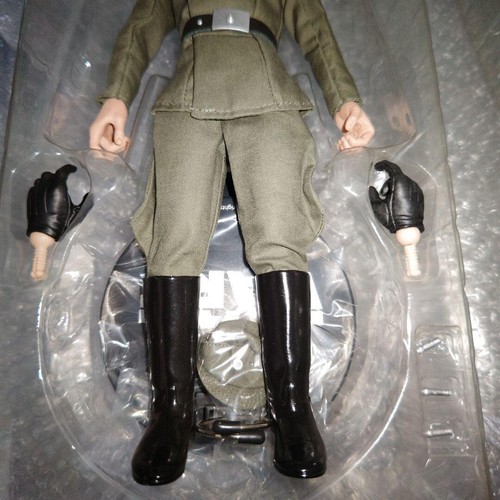 FIGURA EJECUTOR OFICIAL IMPERIAL SIDESHOW MILITARES DE STAR WARS ALMIRANTE PIETT MILITAR - Imagen 11 de 18