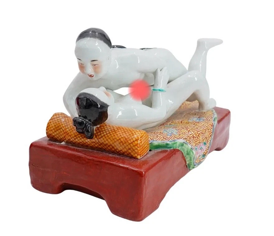 Figuras eróticas antiguas grandes chinas de porcelana Foto 2 de 4