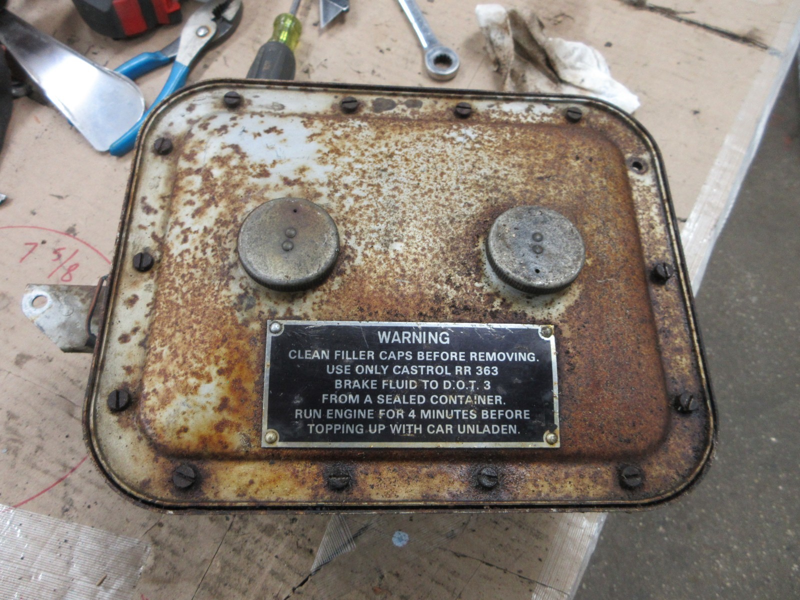 Rolls-Royce Silver Shadow Brake fluid reservoir