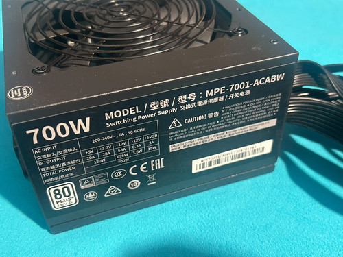 ALIEMENTATORE COOLER MASTER MWE 700 WATT - Zdjęcie 2 z 4