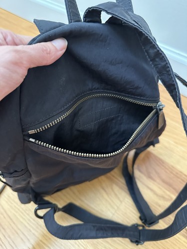 Mochila Rebecca Minkoff Nylon Cuero Negra - Imagen 17 de 19