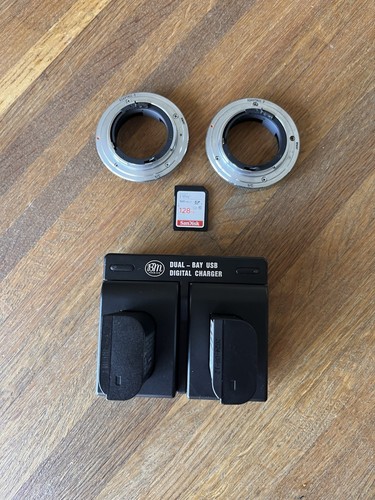 Panasonic LUMIX GH5 Camera Bundle - 12-60mm Lens, battery grip, 4 other lenses - Picture 17 of 21
