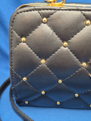 Estuche de tocador Chanel de charol atemporal - Imagen 4 de 24