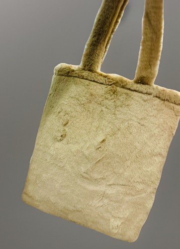 NWT Disney Parks Soft Plush Fluffy Bambi Tote Bag Flower Charm EXCLUSIVE! - Imagen 3 de 5