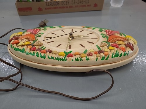 Antique ceramic mushroom clock electric 1970s Works - Picture 4 of 9