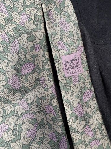 HERMES PARIS 7278 GRAPES GREEN MEN'S Neck Tie W:3 1/4" BY L:60" - Picture 4 of 6