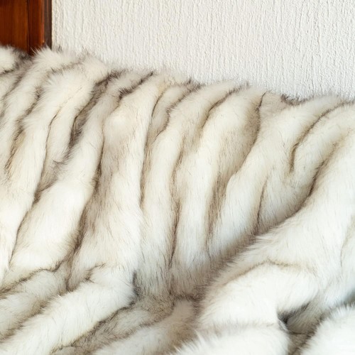 Faux Fur Throw Blanket White Fur Throws for Sofa 130x170cm Luxury - Picture 2 of 9