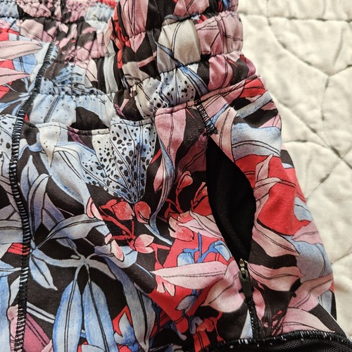 Lululemon Hotty Hot Short Größe 6 Blumenmuster Laufen gefüttert - Bild 8 von 15