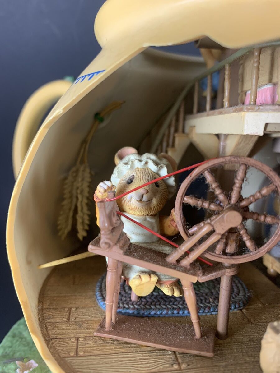 Enesco Teapot Bungalow Lighted Whiskerflick Famlily Mice Enesco Teapot Bungalow Lighted Whiskerflick Famlily Mice