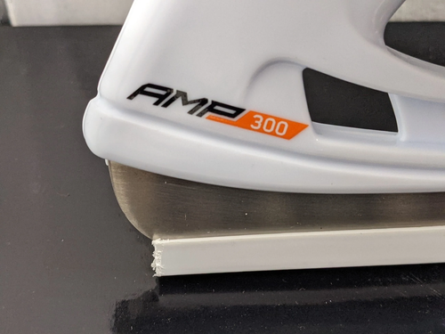 Winnwell Ice Skates AMP300 Youth Black New SK1703BB Hockey Skates Balance Blades - Picture 5 of 14