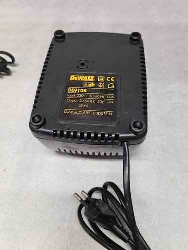 Konvolut 4 DeWalt Ladegeräte & Akkus - gebraucht, funktionsfähig, ohne Verpackung - Bild 13 von 17