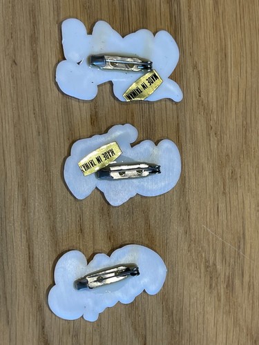 3 Piece Vintage 1980s Smurf Plastic Pins J - Picture 2 of 2