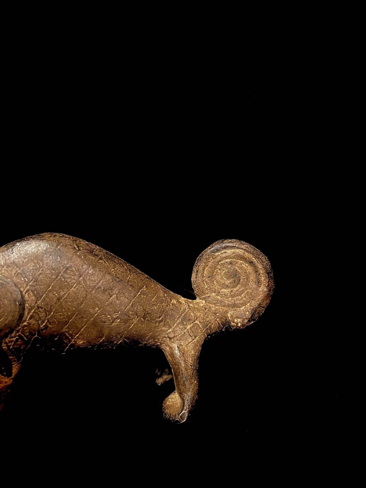 Figurine faite main cuivre moulé poids africain dans un moule en cire. Le caméléon-4851 - Photo 4 sur 12