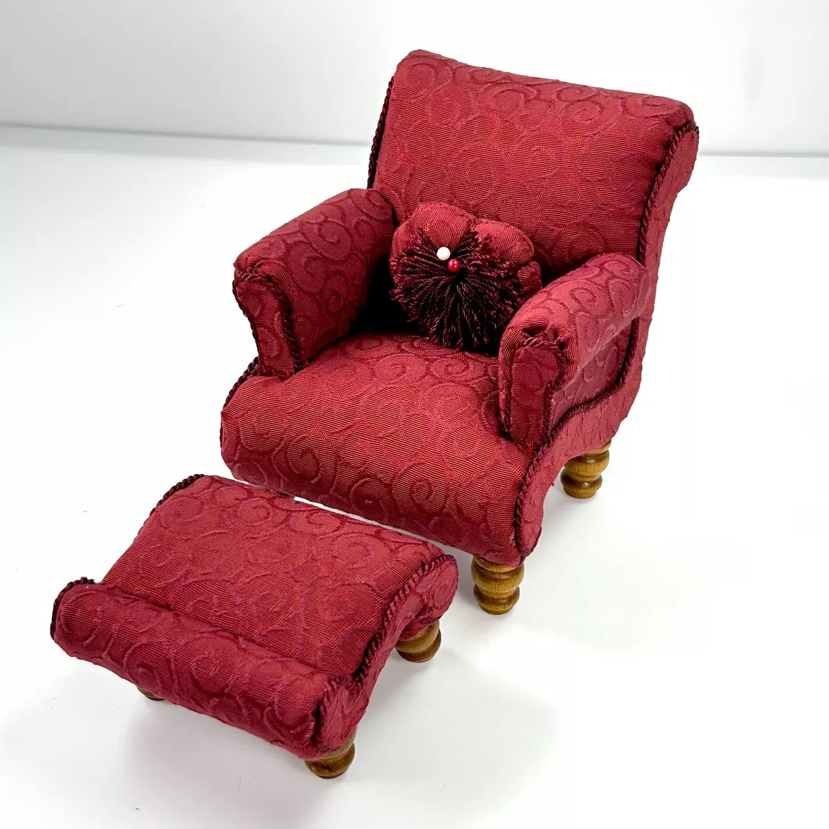 Pin top cushion sofa