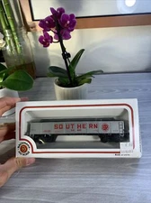 HO Scale "Southern Railroad" 1246 Forty Foot Open Gondola Train w/Box