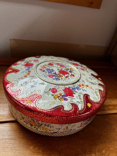 Vintage England Marked Round Red & Cream w Spring Flowers Round Metal Container - Picture 4 of 12