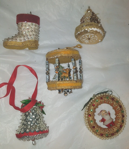 Vintage Push Pin Bead Sequin Santa On Wreath Christmas Bell Ornaments - MCM - Picture 4 of 9