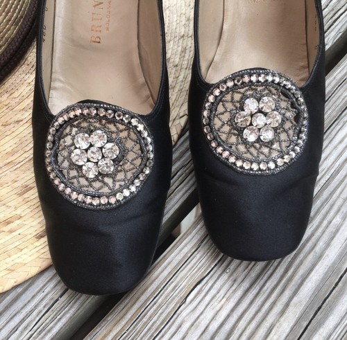 Vintage Bruno Magli schwarze Satin-Heels Größe 8 AA