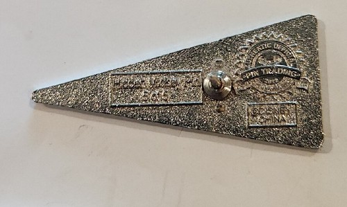 Disney Trading Pin 00009 Pennant Flag Banner Purple WDW Hidden Mickey HM 2010 - Picture 6 of 6