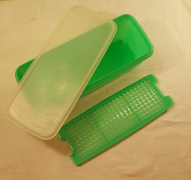 Vtg Tupperware 782 Jadite Green Vegetable/Bread Crisper/Keeper w/Insert