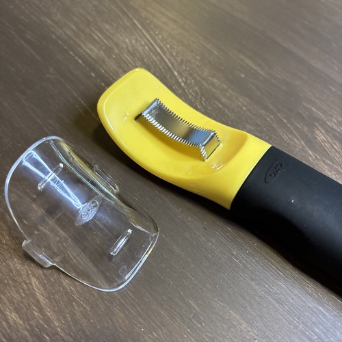 OXO Good Grips Maisschäler vertikal rutschfester Griff gelb rostfreie Klinge - Bild 6 von 10