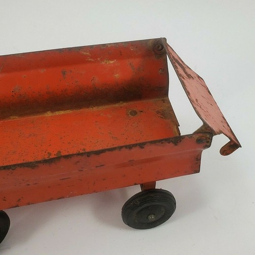 Vintage Toys ERTL Tractor & Hay Wagon Stamped / Die Cast Steel for Restoration ? - Picture 10 of 11
