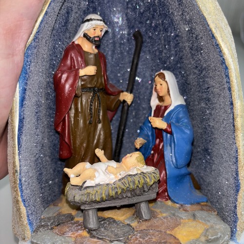 NEW Valerie Parr Illuminated Angel with Nativity Holy Family Christmas 11" - Picture 12 of 16