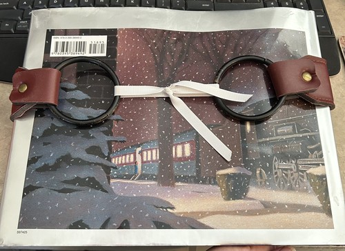 The Polar Express Hardback CD Keepsake Caldecott Medal Collar Anniversary 1985 - Picture 5 of 10