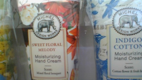 Michel Design Works SUMMER DAYS/SWEET FORAL MELODY/INDIGO COTTON Hand Cream Set - Picture 12 of 16