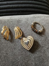 Nice Costume Jewellery, Earrings, Brooch & Beaded Stretch Ring, Great Condition