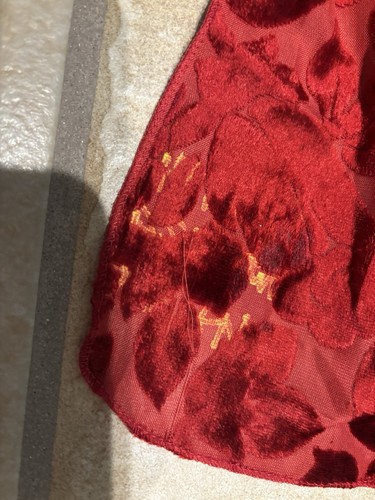 New Katherine's Collection Wayne Kleski Red Roses Velvet Runner Swag Fabric 184” - Picture 5 of 5