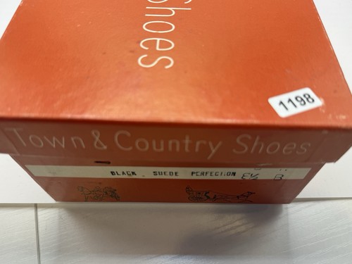 Vintage Town & Country Black Suede Pumps Heels 8.5B w/ Original Box - Picture 11 of 11
