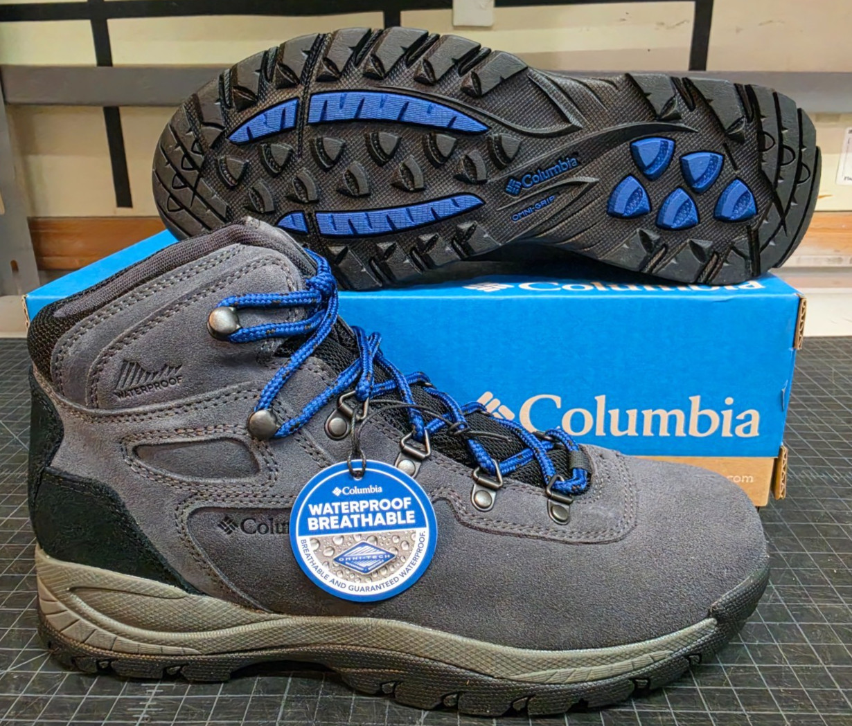 Columbia Mid Yoncalla Suede Waterproof Boots -Shark/Mnt Blue- Men’s SZ 9.5