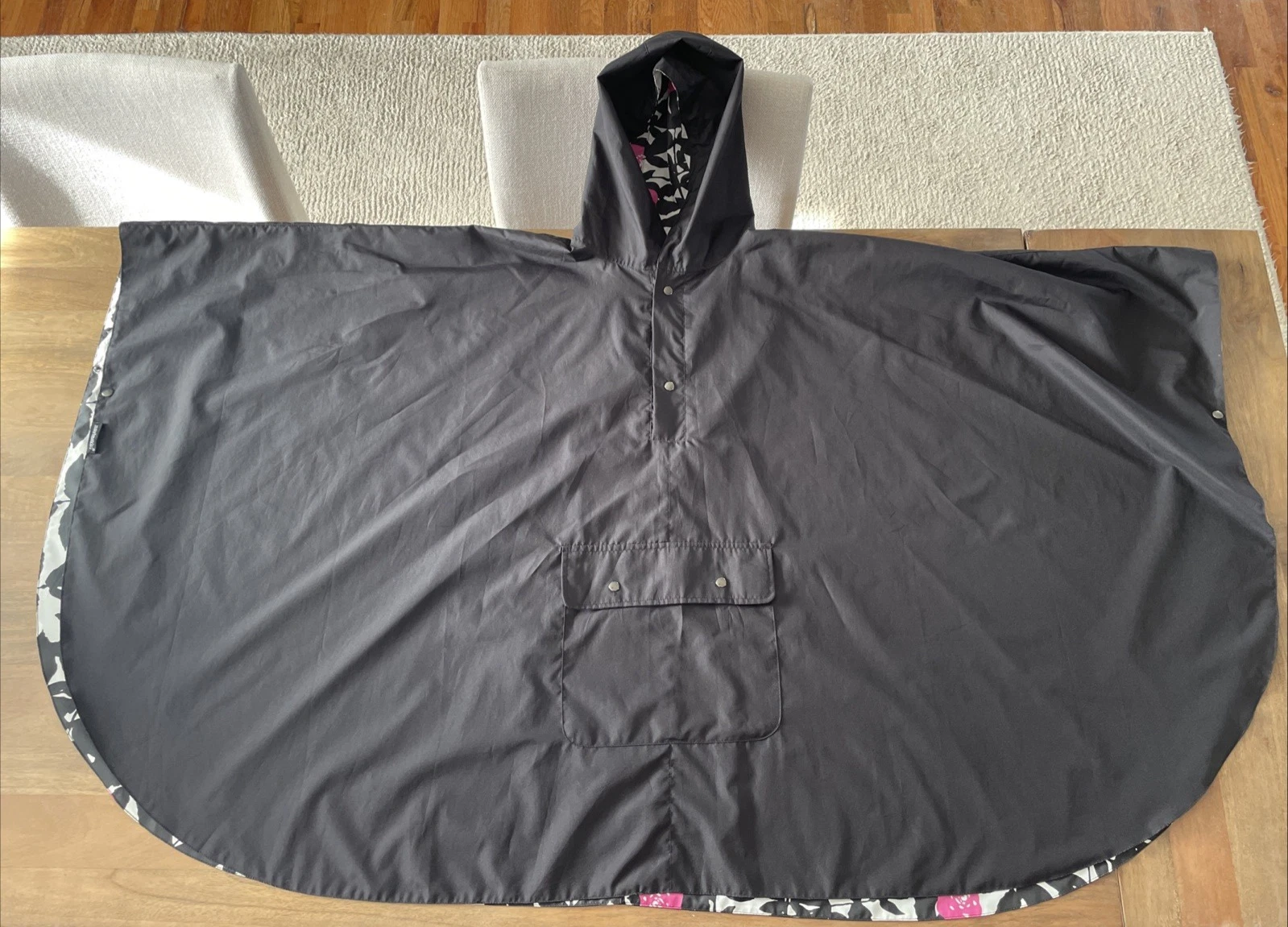 Marimekko Black Kivet Packable Rain Poncho Hooded Windbreaker Jacket One Size
Opens in a new window 
