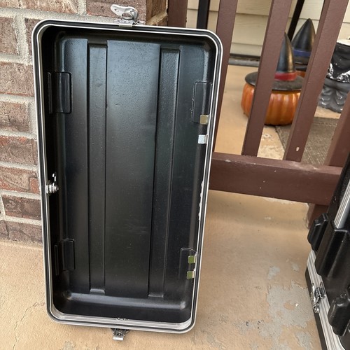 Gator Case Molded Rack Case 21" X 22.5” X 10.5” With Furman M-8x(2) Power Supply - Picture 16 of 16