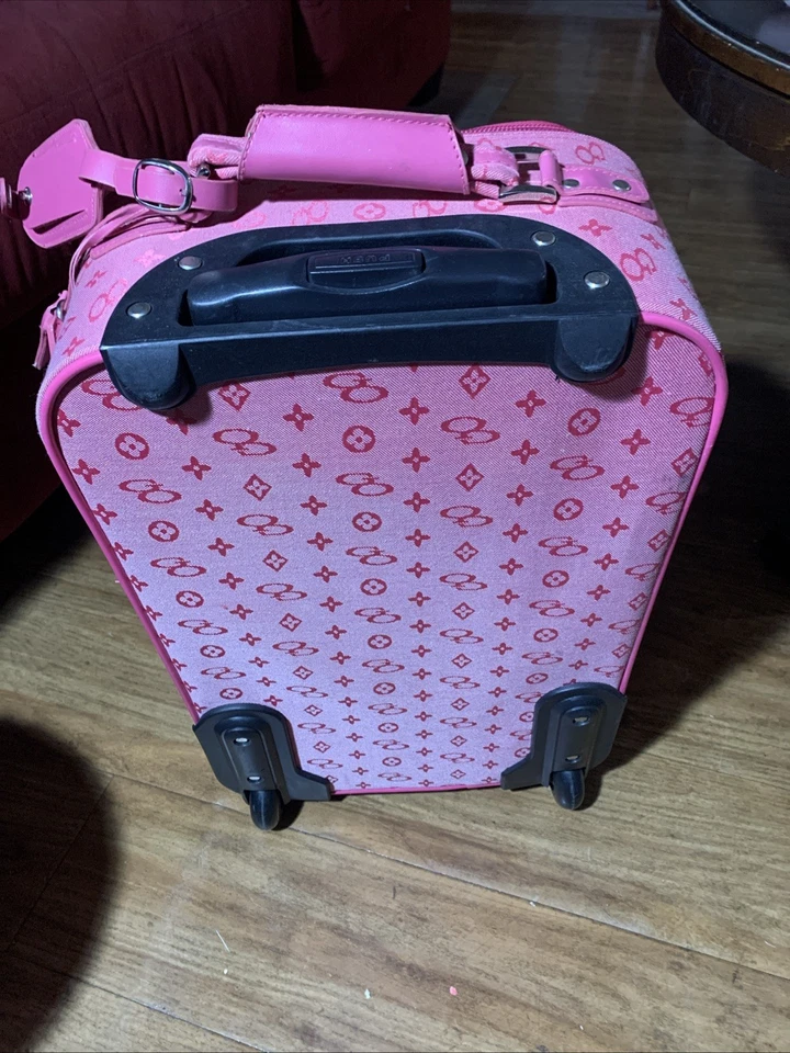 pink carry on luggage - Image 4 of 4