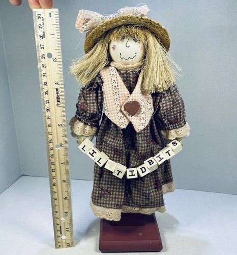 Puppenständer "Lil Tidbits" rustikal primitiv Landhandwerk Strohhaar Landhaus Kern - Bild 1 von 7