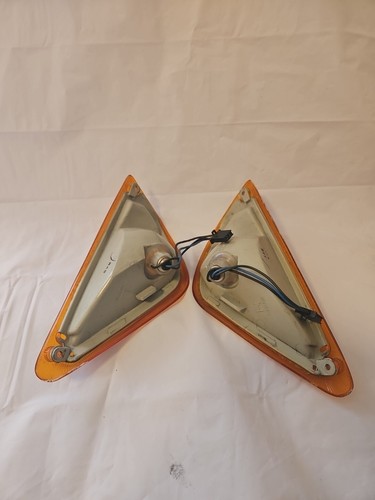 1983 YAMAHA VENTURE ROYALE XVZ1200D right/left FRONT TURN SIGNAL LIGHT INDICATOR - Picture 3 of 4