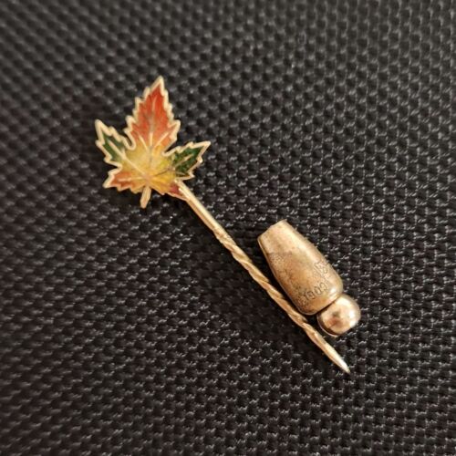 Vintage 18K Gold - Maple Leaf Enamel Pin - Leaf Measures 1/2" - 1.17g (gold)
