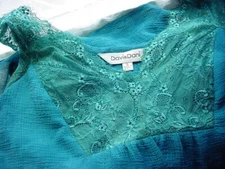 Davi And Dani Sleeveless Top Size Small Teal Crepe Lace Accent