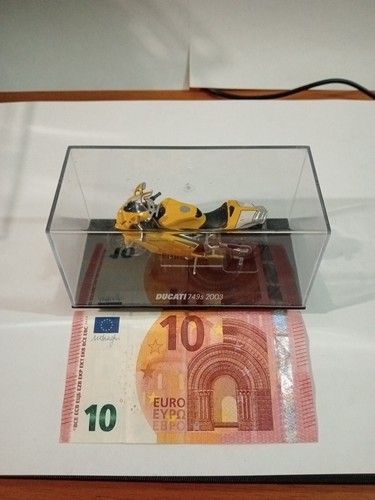 MOTO DUCATI 749 S 2003 1:24 MODELLINO PERFETTO BOX IN PLEXIGLASS - Foto 3 di 3