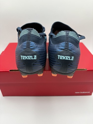 Precio de venta sugerido por el fabricante $215 Botines de fútbol New Balance Tekela Pro Low V4+ para hombre talla 8 anchos 2E azules - Imagen 4 de 12