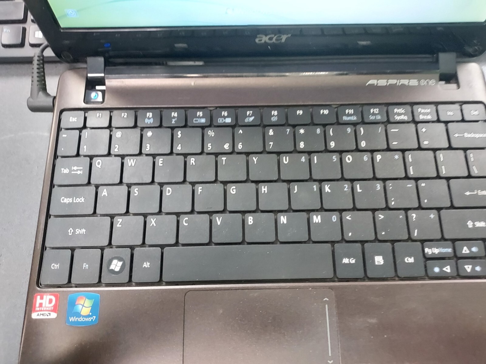 Acer Aspire One 722 P1VE6 11.6" Laptop AMD C-Series C-50 1.0GHz 2GB RAM 320GB HD - Picture 5 of 6