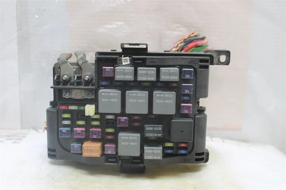 2007-2008 Kia Optima Fuse Box Relay Junction Unit 919502G710 Module 279 2M9-B3 - Image 4 of 4