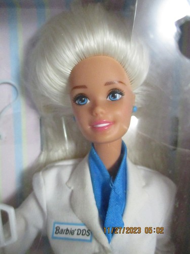NOS 1997 DENTIST TALKING BARBIE W/BRUSHING,GURGLING & WATER SOUNDS~KELLY DOLL - Picture 2 of 12