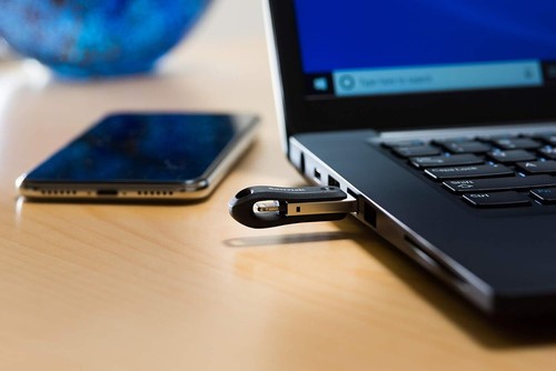 SanDisk 64GB iXpand Flash Drive Go, with Lightning and USB 3.0 connectors - Picture 2 of 10