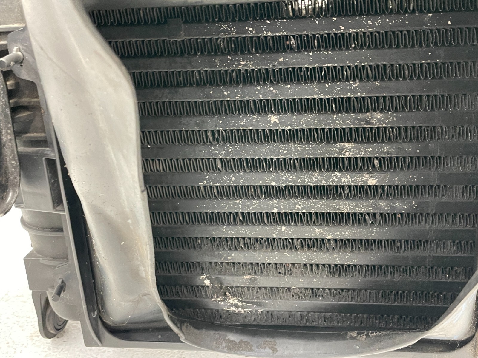 03-07 Bentley Continental GT Right Turbo Intercooler Oil Cooler Duct 1577 OEM