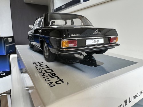 1/18 AUTOart MERCEDES BENZ 220D/8 LIMOUSINE 1967 RARE - Picture 2 of 7